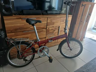 Dahon SPeed Fold Up Bicycle in excellent original condition Lightweight and simple to fold/ carry