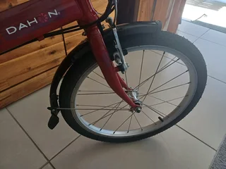 Dahon SPeed Fold Up Bicycle in excellent original condition Lightweight and simple to fold/ carry