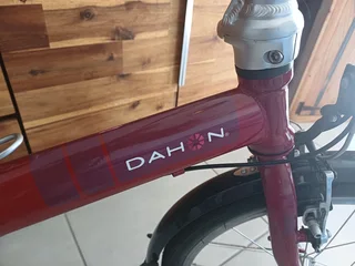 Dahon SPeed Fold Up Bicycle in excellent original condition Lightweight and simple to fold/ carry