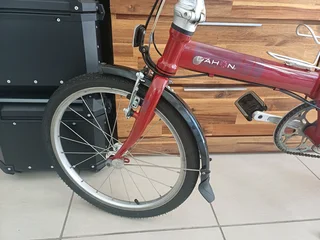 Dahon SPeed Fold Up Bicycle in excellent original condition Lightweight and simple to fold/ carry