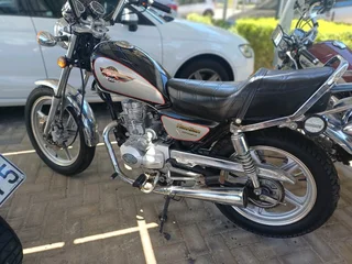 Retro 125cc CrUiSeR style Motorcycle with only 2300kms New battery