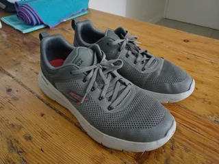 Skechers Go Walk- Men's Size 10 in very very good condition