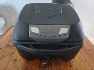 Brand New Kappa K320N TopBox- With mounting plate and all fittings