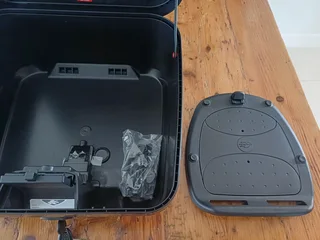 Brand New Kappa K320N TopBox- With mounting plate and all fittings