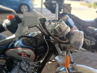 Retro 125cc CrUiSeR style Motorcycle with only 2300kms New batteryA real head turner