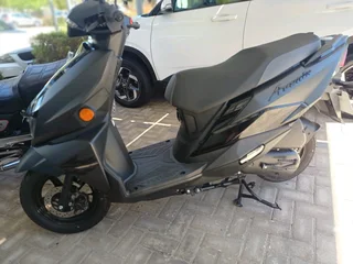 As New 2023 Suzuki Avenis 125cc Fuel Injected Automatic Scooter- only 1900kms- Full history