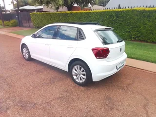 2020 polo 1.0Tsi comfortline with 139000km, 5-speed manual,full service history,Abs,Airbag,Aircon