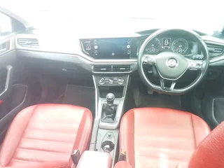2020 polo 1.0Tsi comfortline with 139000km, 5-speed manual,full service history,Abs,Airbag,Aircon