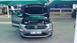 2021 VW T-Roc,DSG,4mot with 97000km full service history with agent,Metallic Grey color,full service