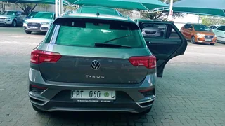 2021 VW T-Roc,DSG,4mot with 97000km full service history with agent,Metallic Grey color,full service