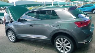 2021 VW T-Roc,DSG,4mot with 97000km full service history with agent,Metallic Grey color,full service