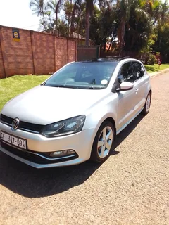 2015 VW polo 1.2Tsi comfortline with 121000km silver color,panranomic sunroof,5speed manual
