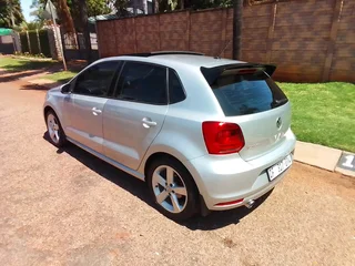 2015 VW polo 1.2Tsi comfortline with 121000km silver color,panranomic sunroof,5speed manual