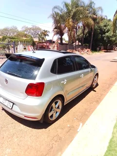 2015 VW polo 1.2Tsi comfortline with 121000km silver color,panranomic sunroof,5speed manual