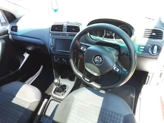 2015 VW polo 1.2Tsi comfortline with 121000km silver color,panranomic sunroof,5speed manual