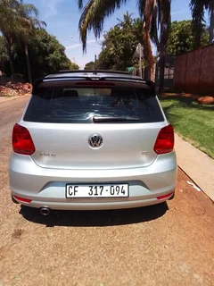 2015 VW polo 1.2Tsi comfortline with 121000km silver color,panranomic sunroof,5speed manual