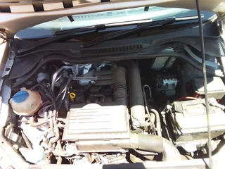 2017 polo 1.2 Tsi,with 118000km full service history with agent,metallic silver color, 5speed manual