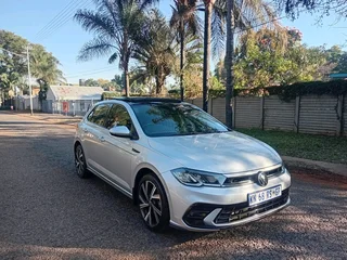 2022 polo 1.0Tsi,Dsg,Rline with 129000km full service history with agent,metallic silver color,
