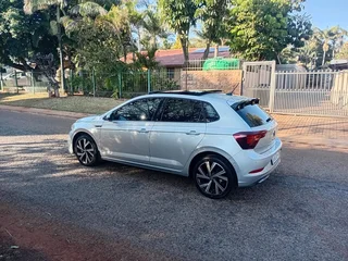 2022 polo 1.0Tsi,Dsg,Rline with 129000km full service history with agent,metallic silver color,