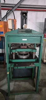 1 GUILOTINE AND 2 PRESSES FOR SALE