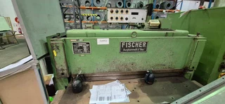 1 GUILOTINE AND 2 PRESSES FOR SALE