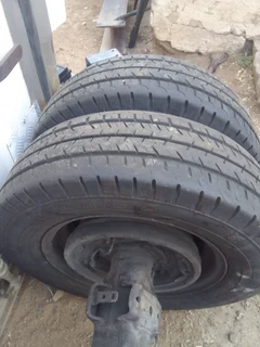 Toyota Dyna 3 ton complete axles and diff with x4 new tyres ,rims&#43;front axle