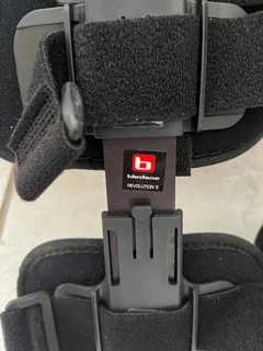 Knee brace - Post Operative - Bledsoe Breg revolution3