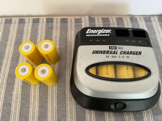 Rechargeable D Type NI-CD 5000mAh 1.2V Batteries &amp; Charging Unit
