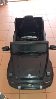 Kids Sit on Car - AMG G63 - Quest SUV