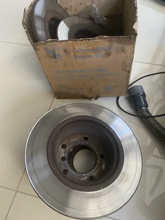 2005 e87 120i Brake discs, pads and wear sensors