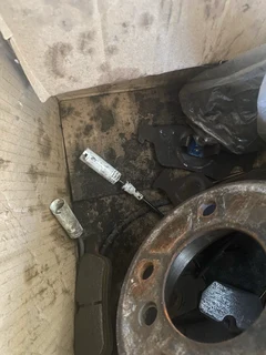 2005 e87 120i Brake discs, pads and wear sensors