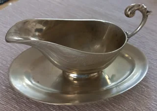 Vintage Silver Plated Gravy/Sauce Boat with Oval Tray