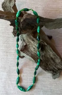 VTG 70/80s Genuine Handmade Natural African Malachite 34 cm Long Necklace with Elongated Beads (98g)