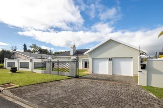 &#34;Prime Location Family Home! Immaculate condition, ready for you!&#34; The Palms