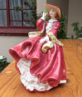 Royal Doulton 1960s Top O’ The Hill Figurine HN1843 Modelled by Leslie Harradine in 1937