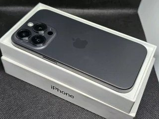 Apple iPhone 15 Pro | 256GB | Physical Sim &#43; eSIM | BH: 96% - Black Titanium