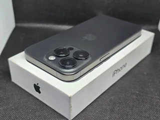 Apple iPhone 15 Pro | 256GB | Physical Sim &#43; eSIM | BH: 96% - Black Titanium