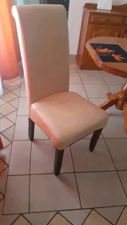 4 × Dinning Room Chairs (1 Needs Attention)