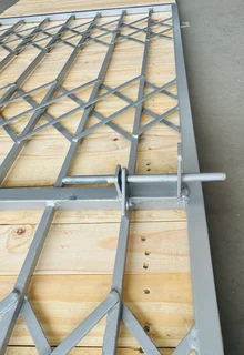 BUGLAR GATE SOLID BAR GATE TRELLIS DESIGN GATE
