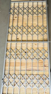 BUGLAR GATE SOLID BAR GATE TRELLIS DESIGN GATE