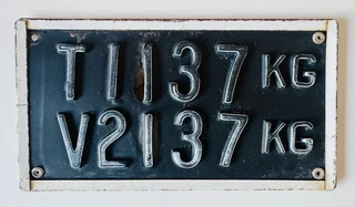 VINTAGE VEHICLE TARE WEIGHT METAL PLATE