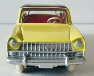 DINKY CARS-FIAT 1800 FAMILIALE-DIE CAST MODEL-MODEL NUMBER: 548-SCALE: 1:43
