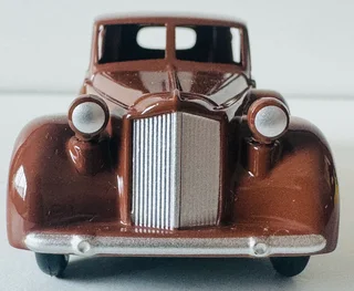 DINKY CARS-PACKARD EIGHT SEDAN-DIE CAST MODEL-MODEL NUMBER: 39 A-SCALE: 1:43