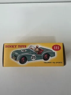 Dinky Cars-aston Martin Db3s-die Cast Model-model Number: 104-scale: 1:43