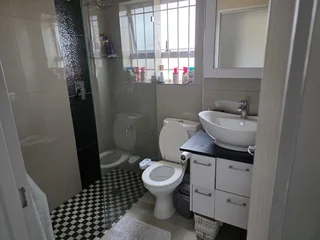 Modern immaculate 2 bedroom groundfloor flat (Garlandale, Athlone)