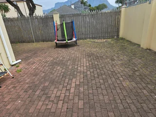 Modern immaculate 2 bedroom groundfloor flat (Garlandale, Athlone)