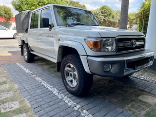 Toyota Land Cruiser Double Cab (79)