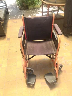 Wheel chair folding