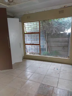 Big Bedroom to rent in Birchleigh North Lydia street