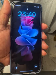 Samsung Galaxy Z Flip 3 256GB plus Watch and Buds